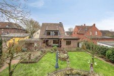 Hauptbild R E S E R V I E R T ! Freistehendes Einfamilienhaus mit Wellnessbereich in beliebter Lage von Oberhausen-Alstaden