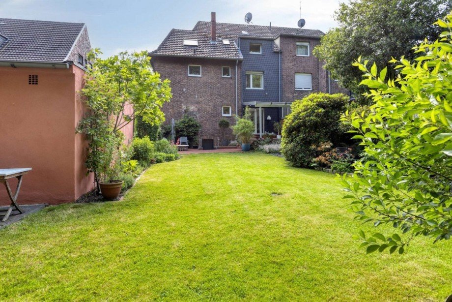 Blick vom Garten Mehrfamilienhaus Oberhausen