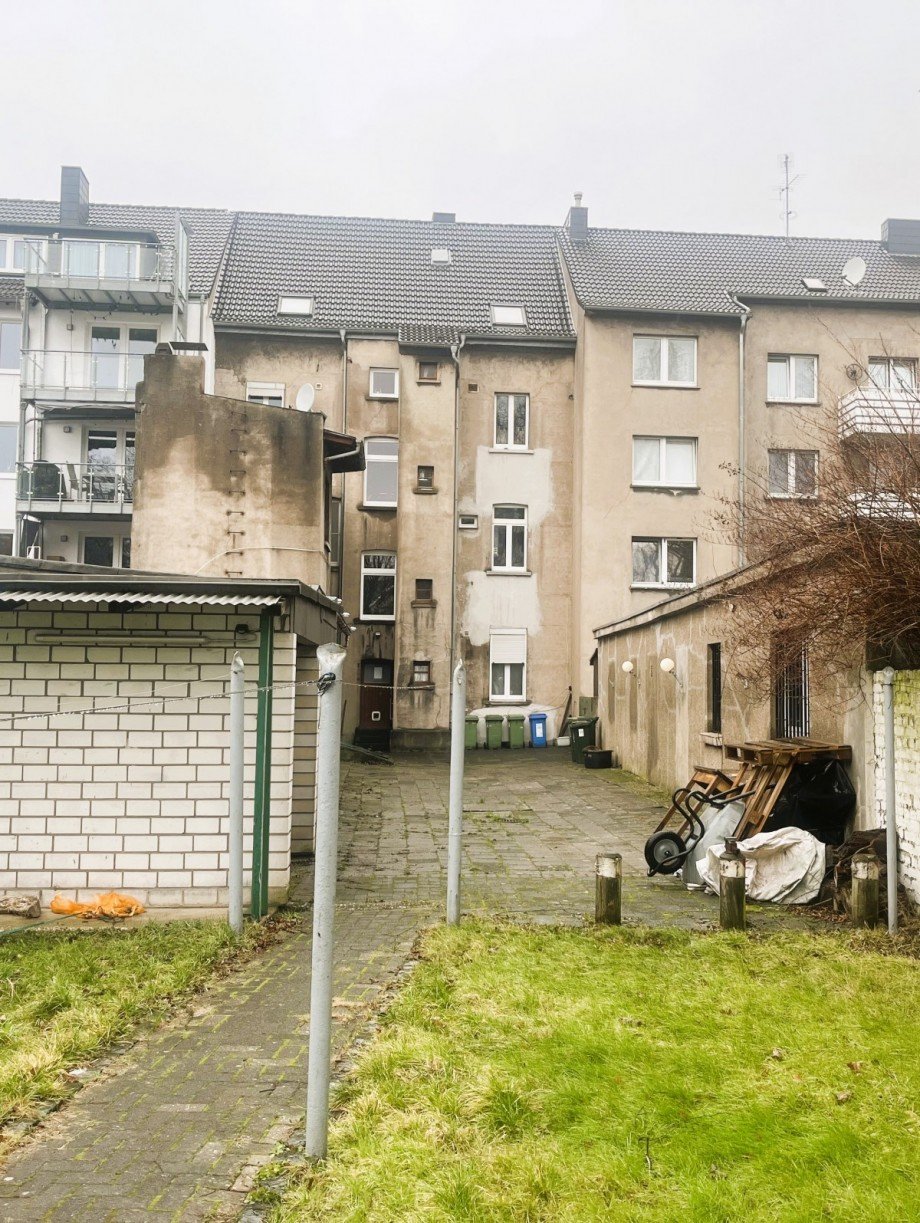 Ansicht R�ckseite Mehrfamilienhaus Oberhausen
