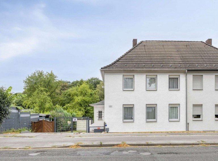 Ansicht von der Stra�e Gelsenkirchen Doppelhaush�lfte Familienfreundliche Doppelhaush�lfte mit gro�em Garten !