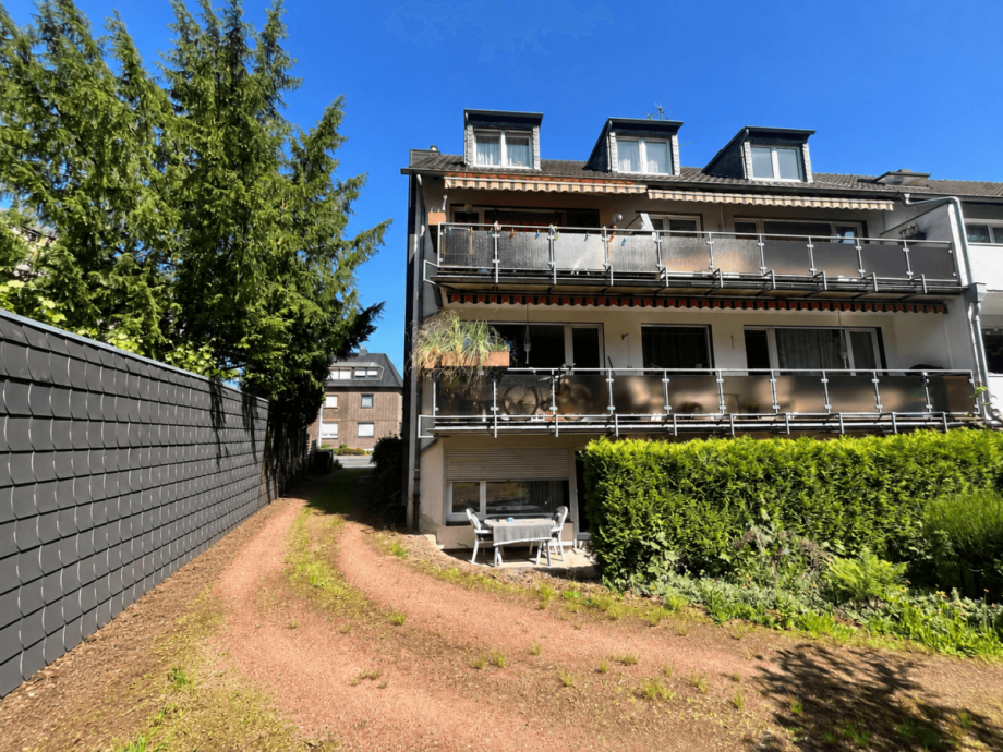Ansicht R�ckseite Mehrfamilienhaus D�sseldorf