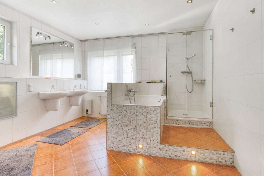 Badezimmer Obergeschoss Mehrfamilienhaus Oberhausen