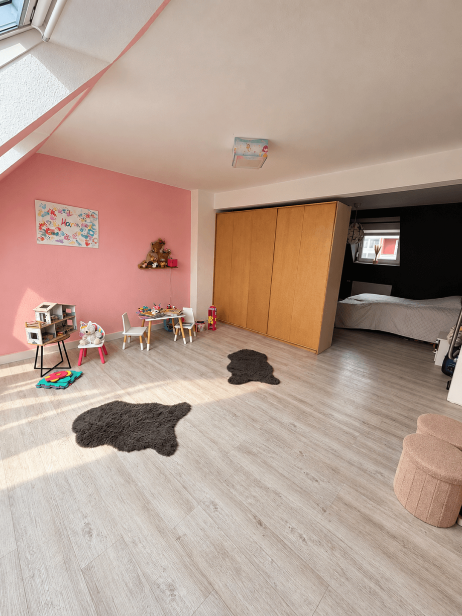 Zimmer Dachgeschoss Mehrfamilienhaus Oberhausen