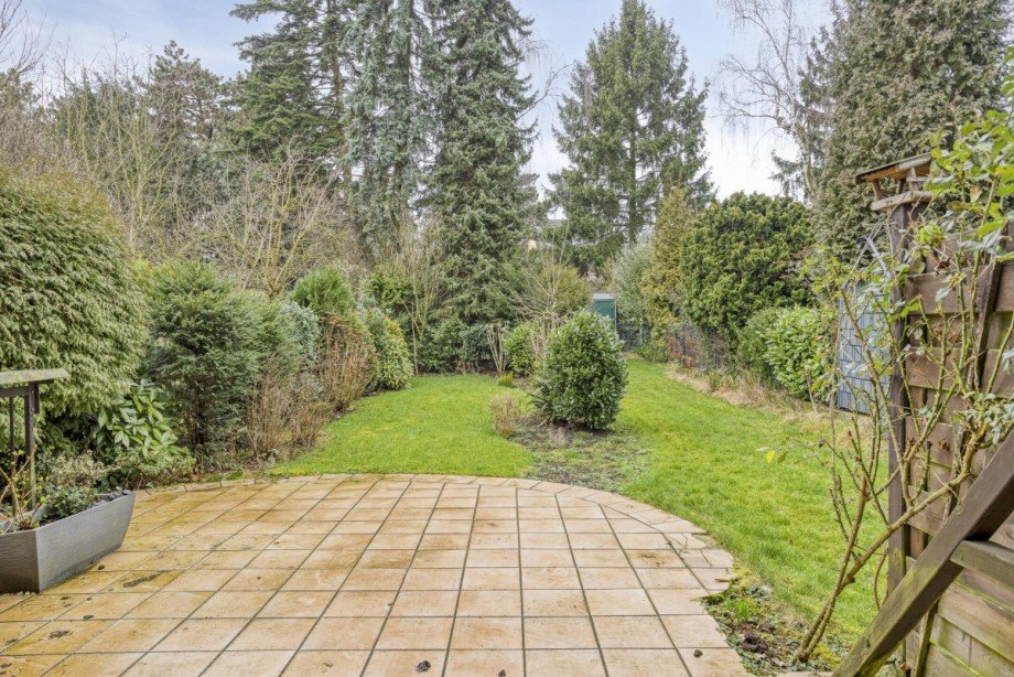 Terrasse mit Blick in den Garten Reihenendhaus Oberhausen