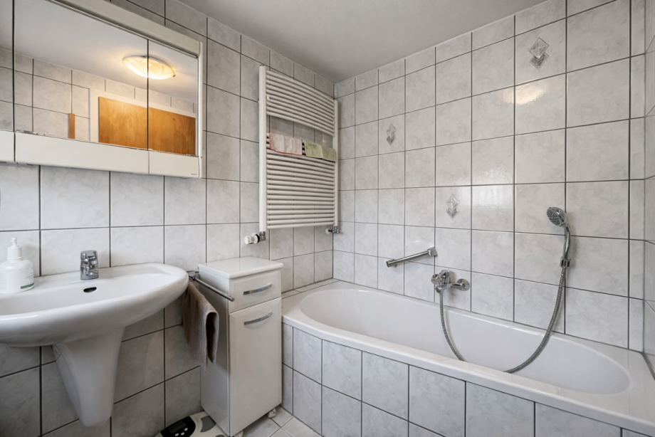 Badezimmer mit Badewanne Doppelhaush�lfte Oberhausen