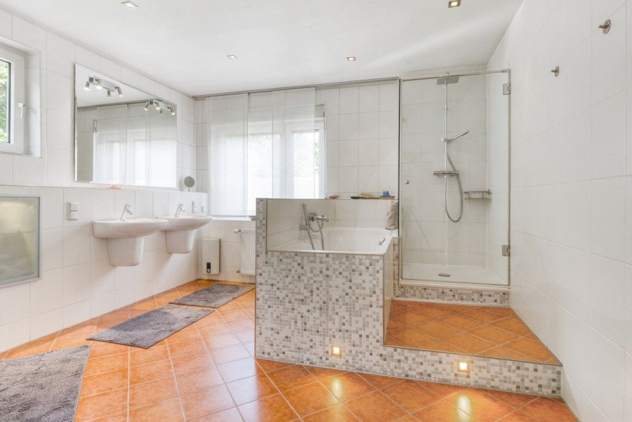 Badezimmer Obergeschoss Mehrfamilienhaus Oberhausen