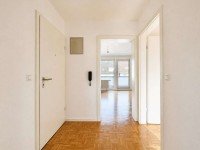 Hauptbild Renovierte 2-Zimmer-Dachgeschosswohnung mit Balkon und Stellplatz